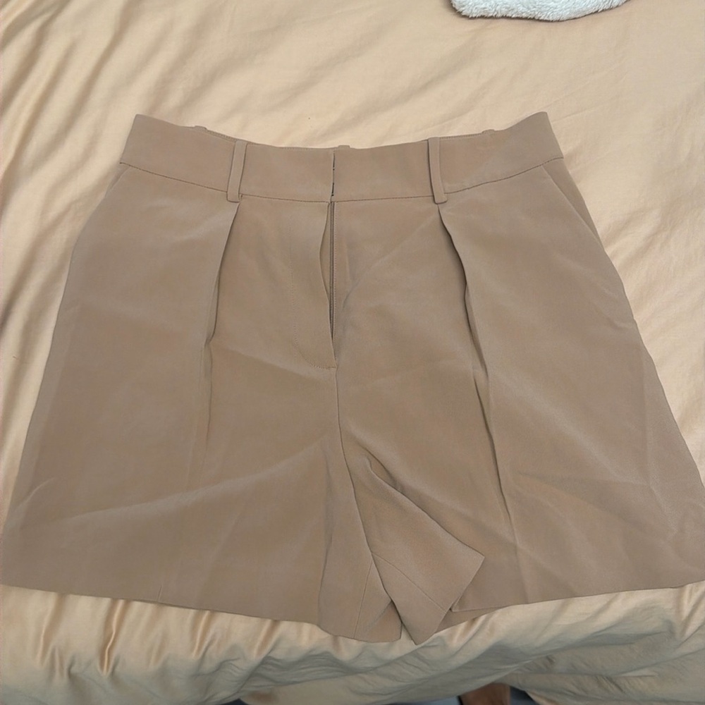 Beige pleated shorts, theory